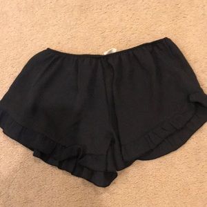 black ruffled shorts🤪